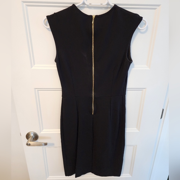 Little black dress with zip back and pleating on one side - Picture 4 of 5